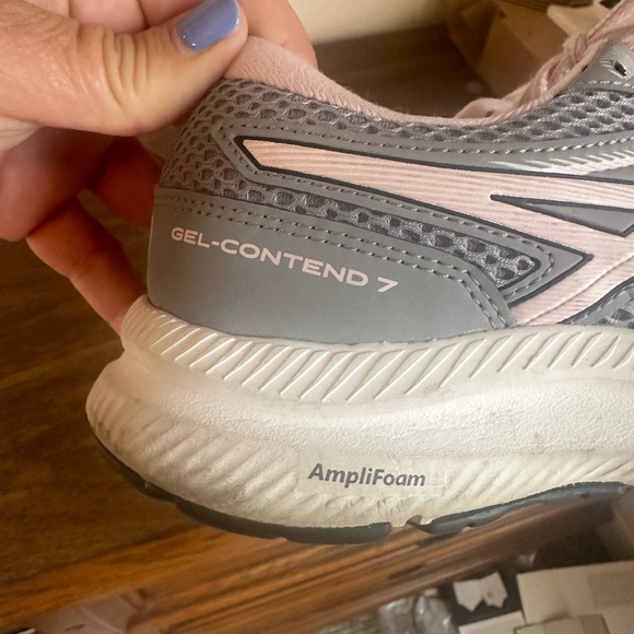 Women’s wide width sneakers - Picture 5 of 5